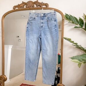 American Eagle Light Wash Mom Jeans Size 4 Short